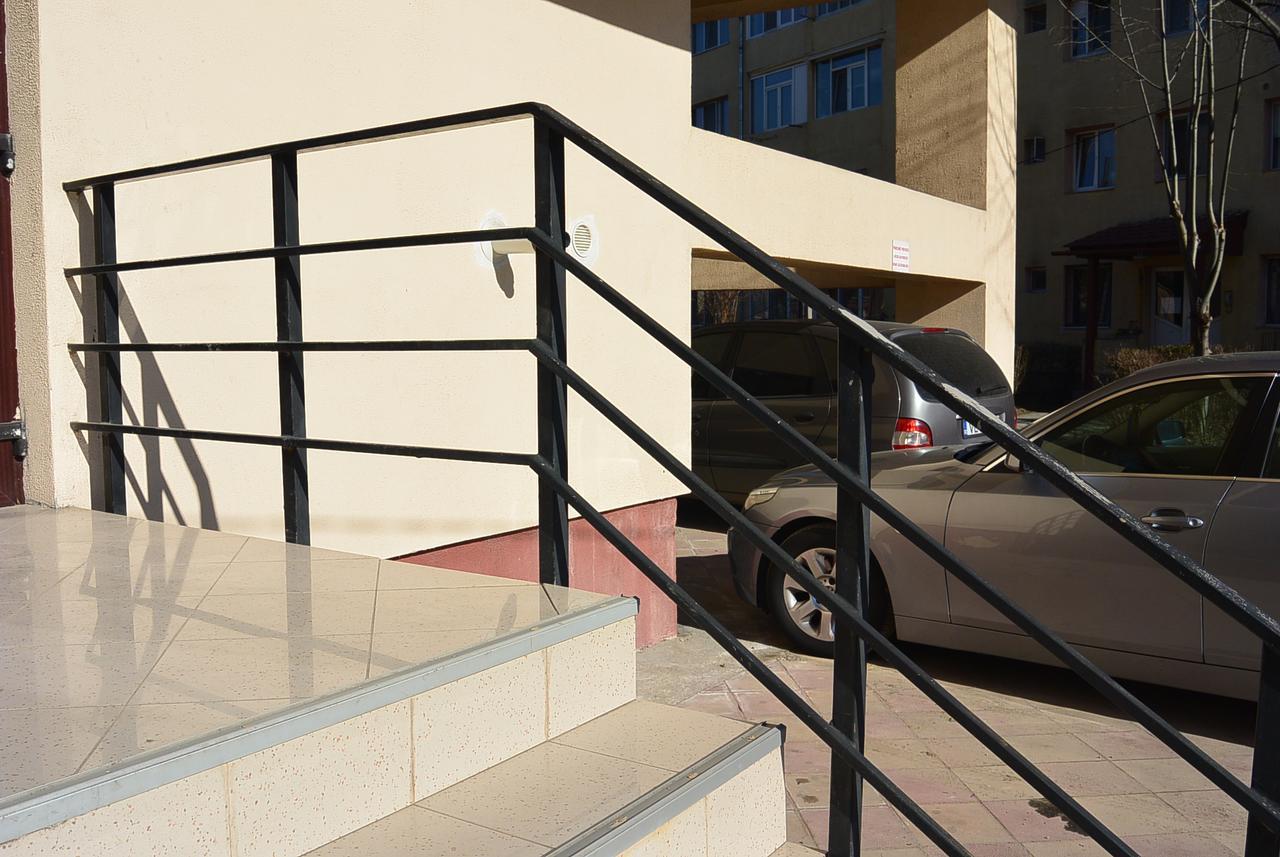 Star Apart Ramnicu Valcea Bagian luar foto
